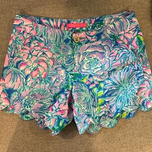 Lilly Pulitzer Scalloped Short SZ 4